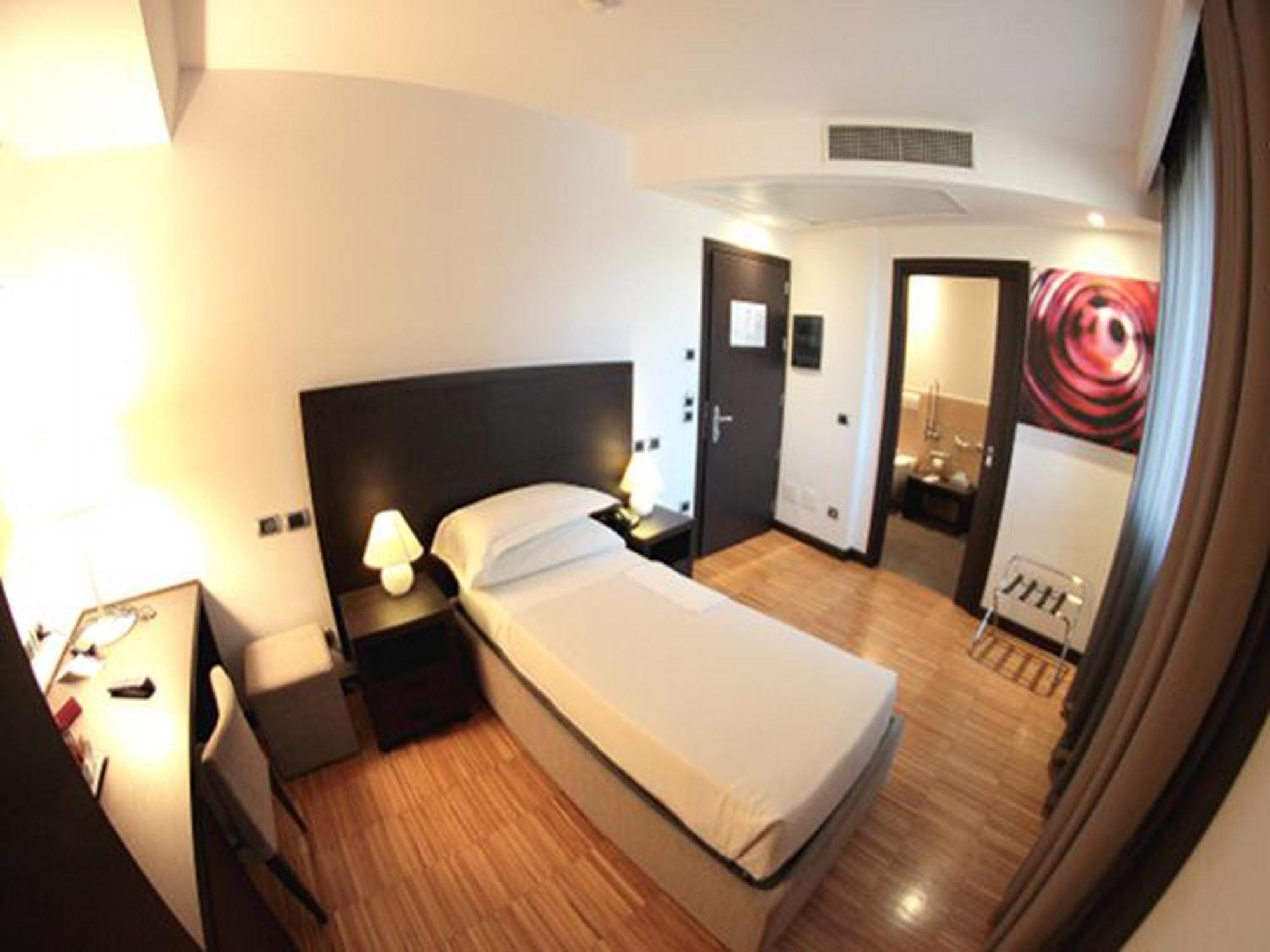 Postumia Hotel Design أوديرزو الغرفة الصورة